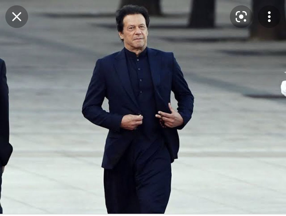 Watan per nisaar honay ko tayaar ho gaya .ek shaks dhaal sai ab maire talwaar ho gaya ..ab rahe haq per nahee sawaree ka intezaar ..ek shaks qaum kai diloon per sawaar ho gaya.
Us yaqeen sai kya Laroo gai jo bolay hai eya ka nabadoo..ek shaks kai faislay sai hamain pyaar ho gaya