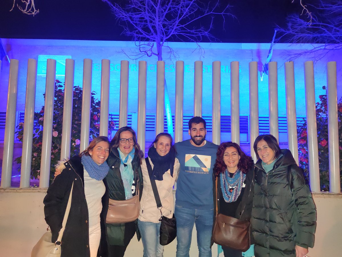 JorgeSeral's tweet photo. Reto azul, día mundial del autismo #DiaMundialAutismo #RetoAzulPrincipesdeAsturias https://t.co/UftwkhoTX7 https://t.co/2TmhYQ2htO