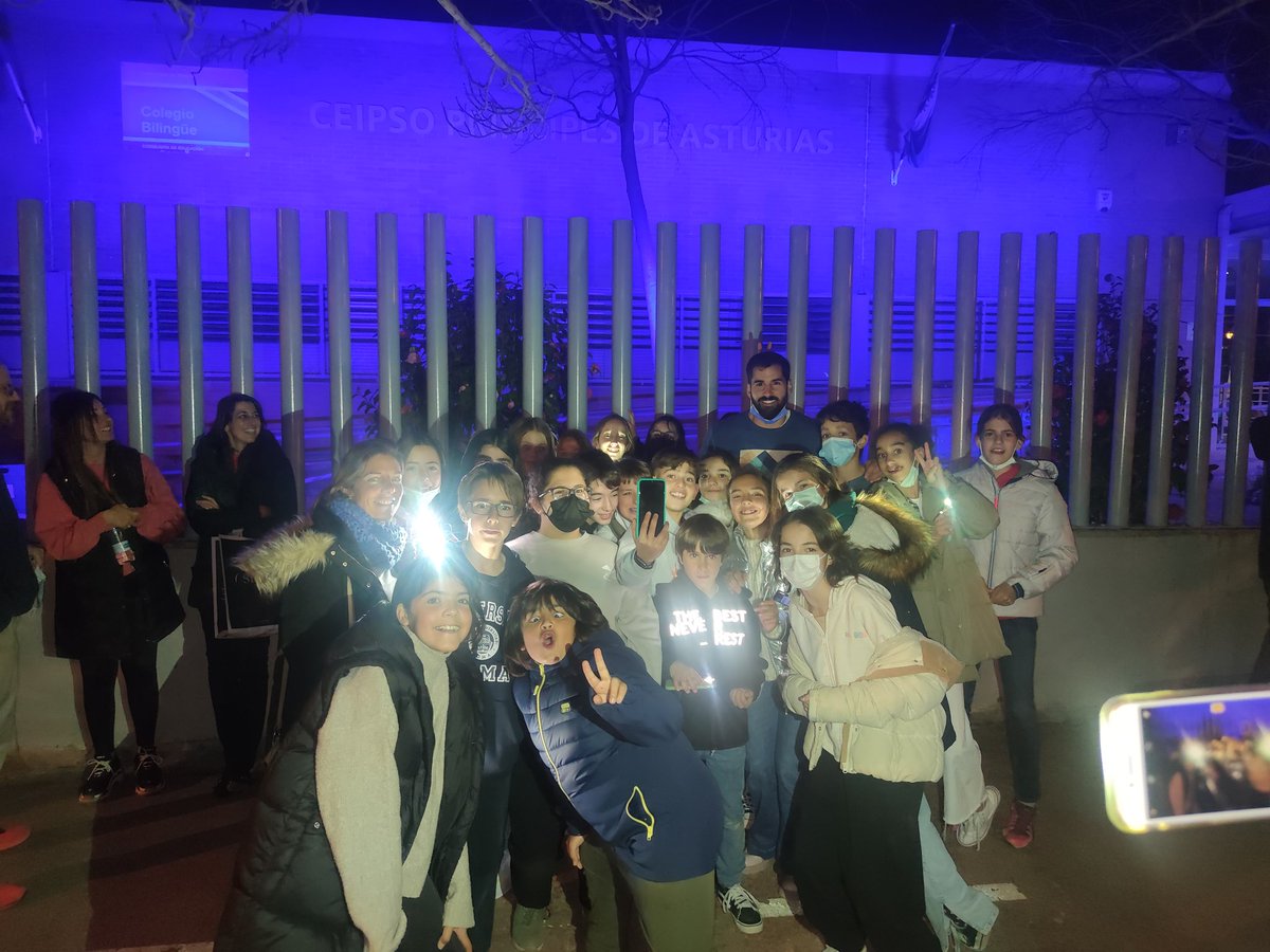 JorgeSeral's tweet photo. Reto azul, día mundial del autismo #DiaMundialAutismo #RetoAzulPrincipesdeAsturias https://t.co/UftwkhoTX7 https://t.co/2TmhYQ2htO