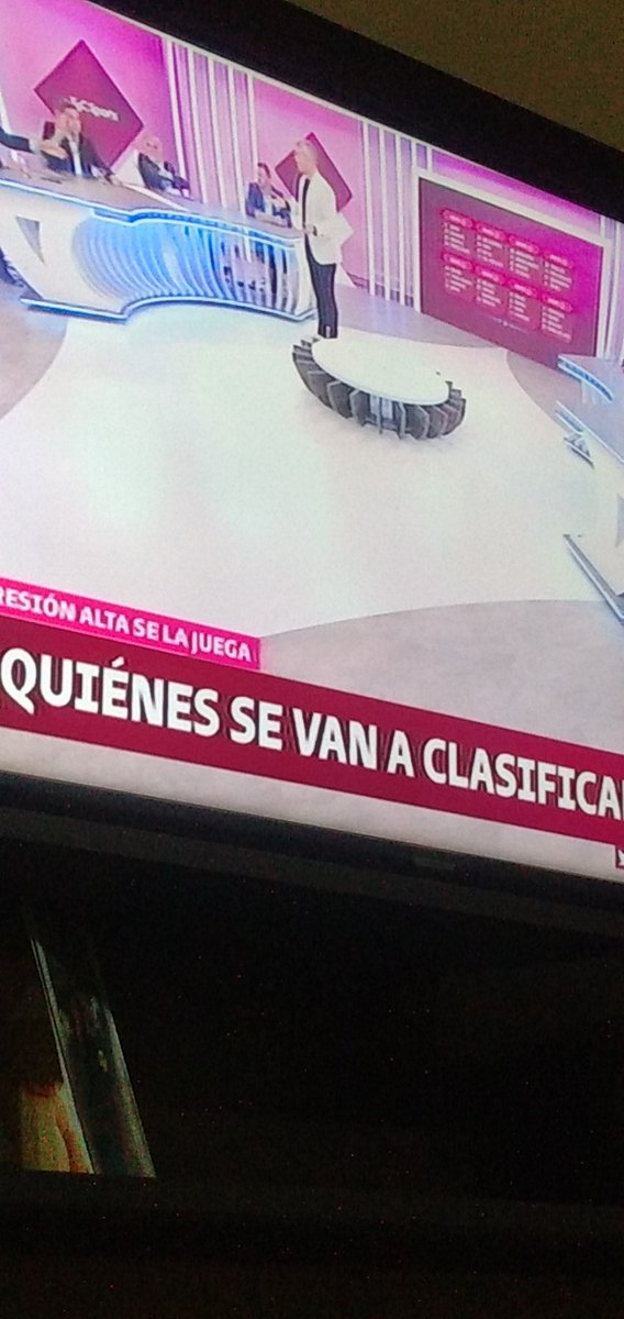 joaquinfernandd's tweet photo. Lo más denso del mundial es escuchar a estos bobos 🤦🏻‍♂️ https://t.co/gcRCYqmtZl