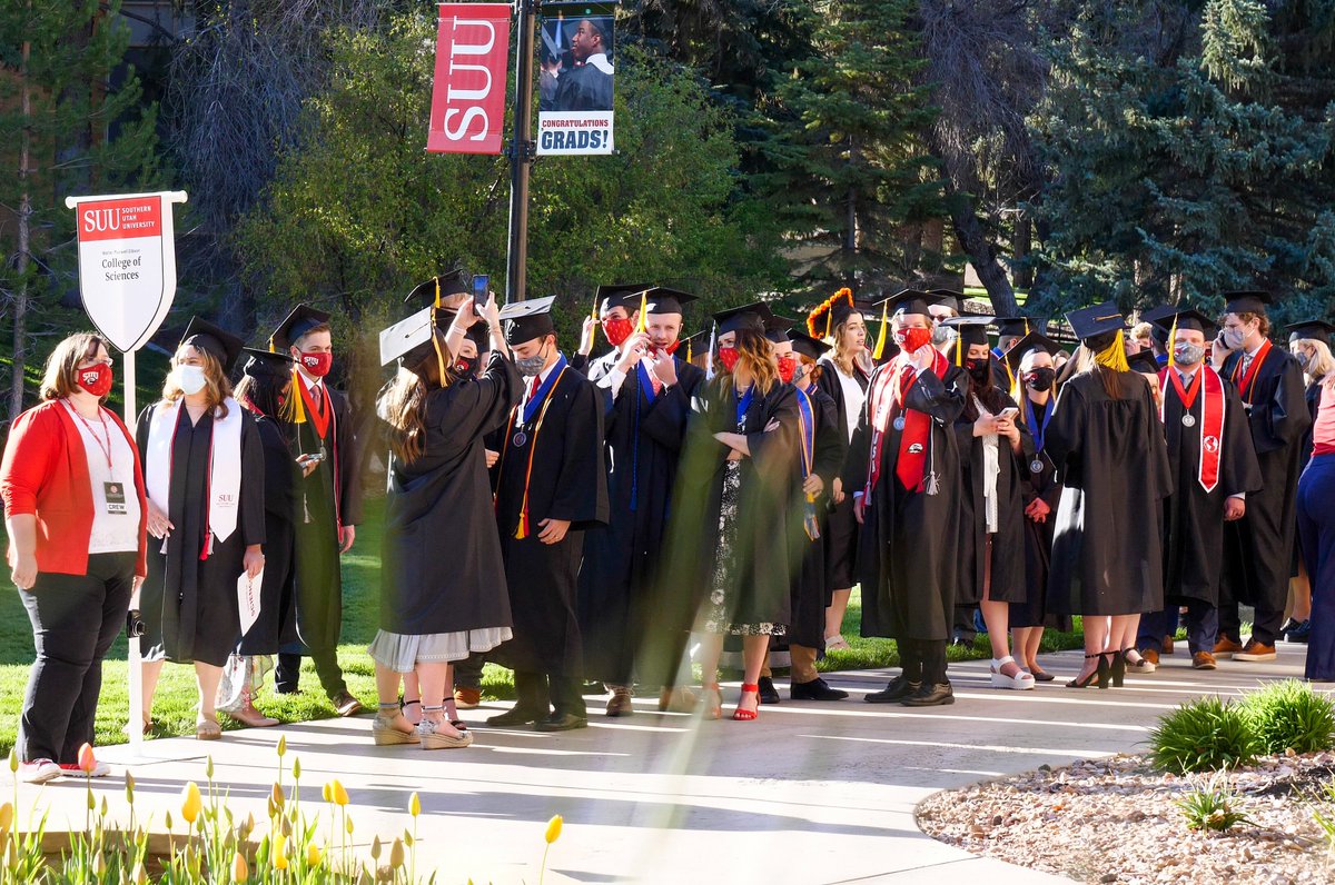 VisitCedarCity's tweet photo. Congratulations Southern Utah University grads! We wish you all the best on your new journey, and thank you for joining us in our community! ❤️🖤🤍 

@SUUtbirds https://t.co/At8vs8I8sf