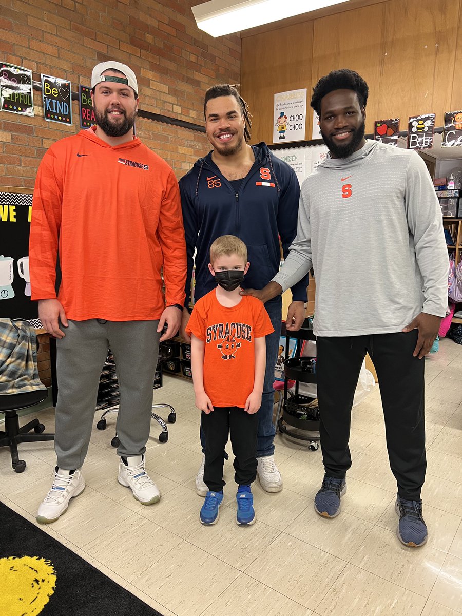 What a fun surprise! Back for the weekend and still taking time to make the kids smile 🥰🍊<a href="/Kingg_J1/">Kingsley Jonathan ♕</a> <a href="/AironServais68/">Airon Servais</a> @jnblack85