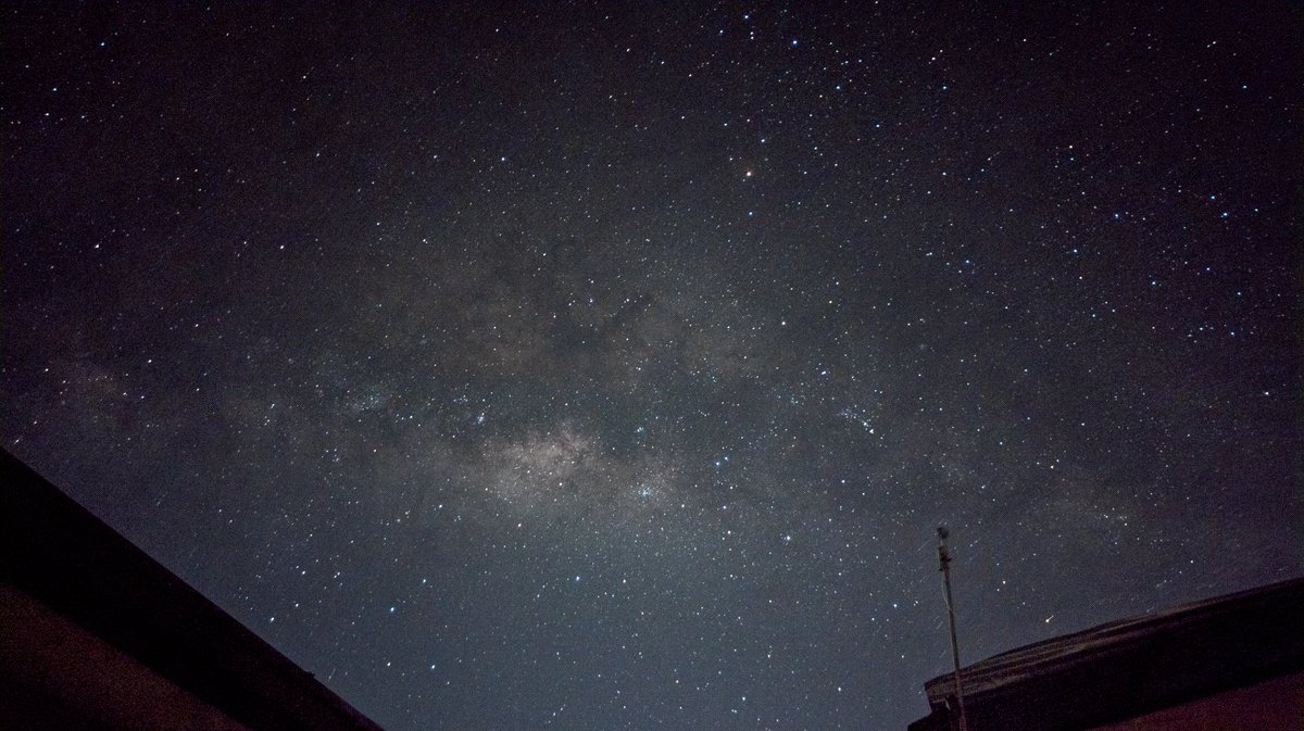 mchorror's tweet photo. The Milkyway from Papar. A bortle class 4 sky, with a scarce light sources here and there. This image was shot at 0245hrs, 2nd April 2022 with a mobile phone. #Astrophotography #Xiaomi #11Lite5GNE #MilkyWay #Celestial #SabahDarkSky #MadeInPapar #MobileAstrophotography https://t.co/1EUsokk9Fc