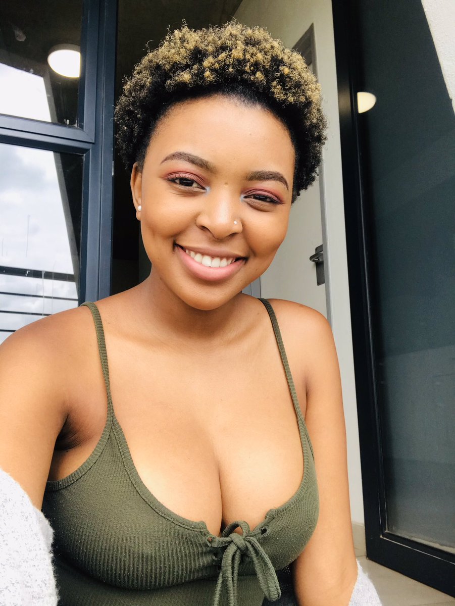 tee_mbhele's tweet photo. 🌻 https://t.co/BE8ZwP8UJY