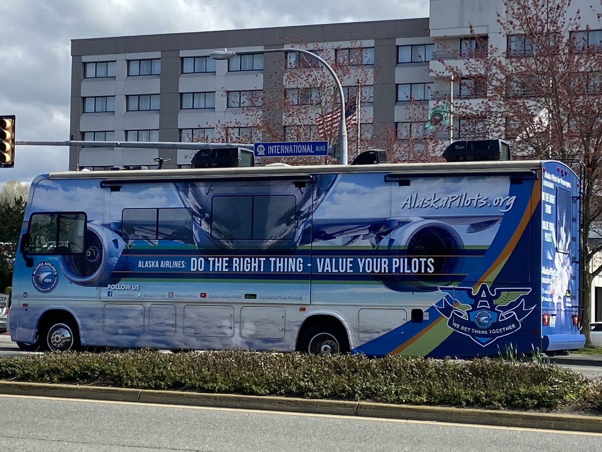 DavidWeaver's tweet photo. ⁦@AlaskaAir⁩: #DoTheRightThing #ValueYourPilots https://t.co/jciIyYNPIR