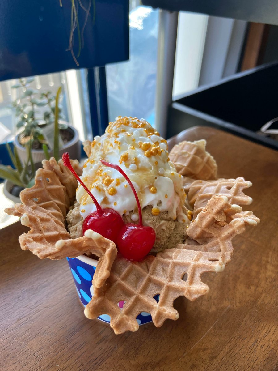 300FeetOut's tweet photo. We don't need a National Day to have fun at work--we always have fun working together!  BUT, since it's #internationalhavefunatworkday we'll celebrate with a little ice cream because, why not?  

#3fOcorner #teamwork #marketingagency #webagency #agencylife https://t.co/6hj8GAR3I1