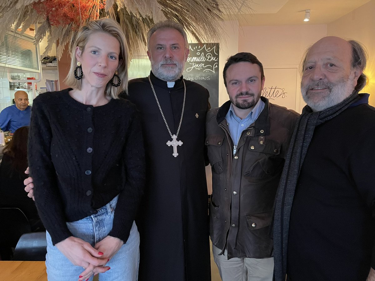 GicquelFrancois's tweet photo. Déjeuner de travail inspirant avec le père Hovhannès, défenseur ultime du monastère de #davidank @SOSCdOrient https://t.co/sozjHwFFZL