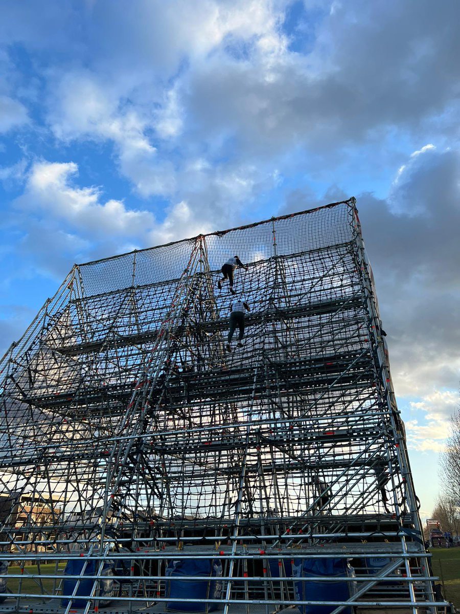 MajaGedosev's tweet photo. No better way to end a fantastic week but by doing good! @JetBlue for good at Finsbury Park Tough Mudder supporting @InspireEBP !! Extra proud of my daughter Mia who joined! We smashed it 💪🏻🙌🏻💙✈️! #jetblue #teamwork #aviation #proud #jetblueforgood https://t.co/hQrEEFgMM2