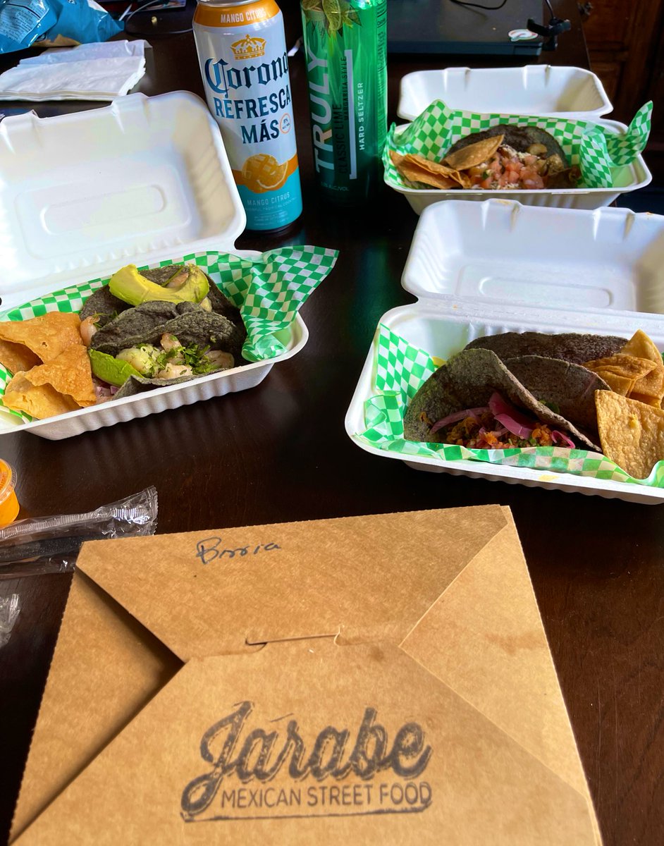 That Friday 👩🏻‍💻 lunch <a href="/JarabeChicago/">Jarabechicago</a> #FridayVibes #typingaway #yummylicious #tacos 😜 <a href="/trulyseltzer/">Truly</a>