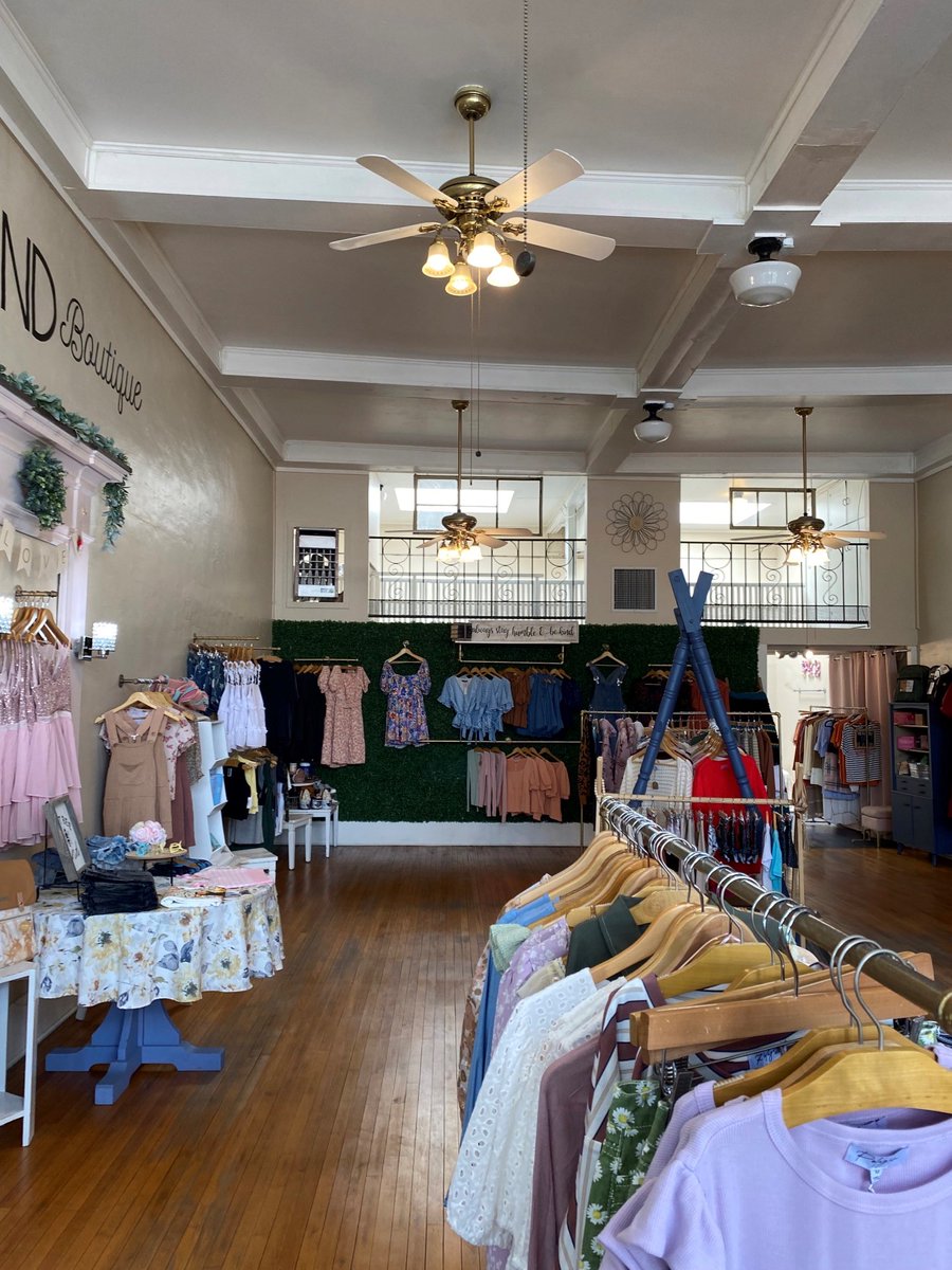azcommerce's tweet image. ACA team members spent the day in Globe and Miami visiting with Economic Development and City Managers. We even had the chance to stop by #SmallBizBootcamp regular attendee Pretty Kind Boutique.