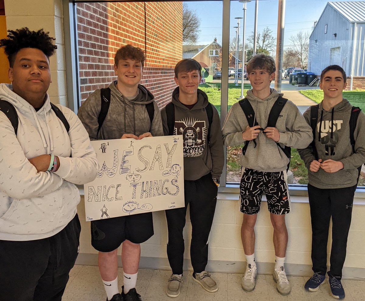 PrincipalGuehne's tweet photo. Today these Musketeers made sure all their peers (and teachers) started the day off with a compliment!
#freecompliments
#BeKind 
#redbud132 https://t.co/O8AidkLxAA