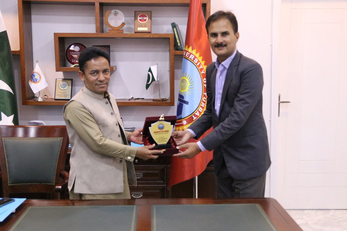 ScienceClubUoT's tweet photo. It was really a pleasant moment to have Dr. Abdul Hafeez Laghari, a senior scientific officer at @pcsirkhi in @UnivTurbat for 2 days Session about PCSIR, #Careercounseling, and HPLC.  He as well had a meeting with VC Mr.Jan Muhammad for collaboration for research students. https://t.co/6VBEeUEClM