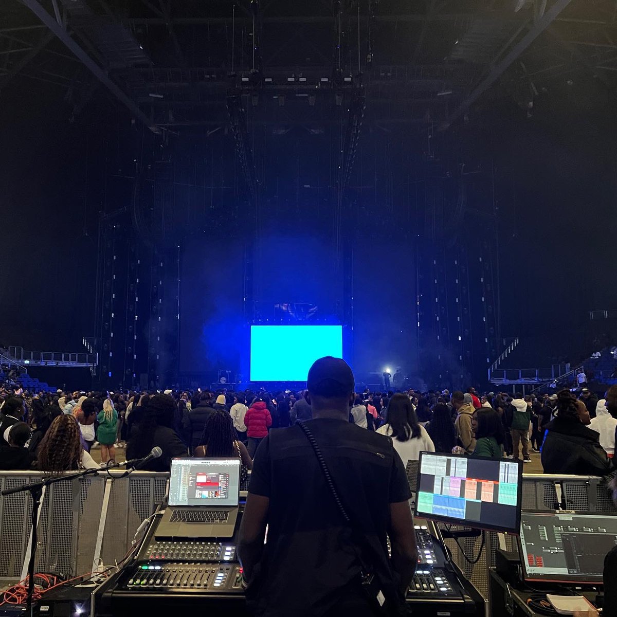 sijiewedemi's tweet image. March Dump

- 2nd O2 arena gig with @toladehin for #davidoattheo2

- Somebody’s son x3