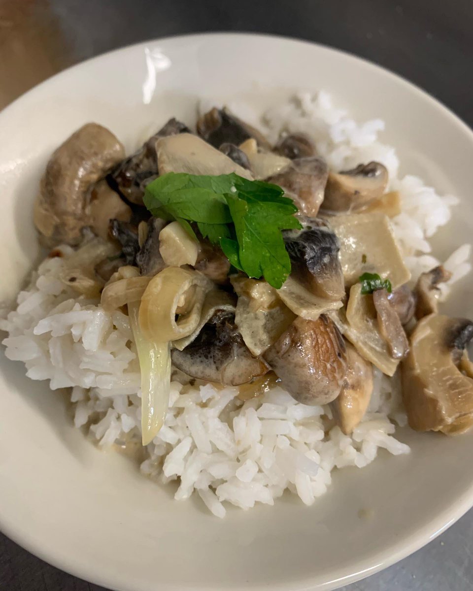 MerlysKitchen's tweet photo. So today at our community meal we ended up producing a 3 course meal !   

The dessert was a bread and butter pudding made with donated blessed Ukranian bread. 

We are so grateful for everything we receive and for the lovely people that come to share a meal with us. Thank you 🙏 https://t.co/OzNvjkVsur