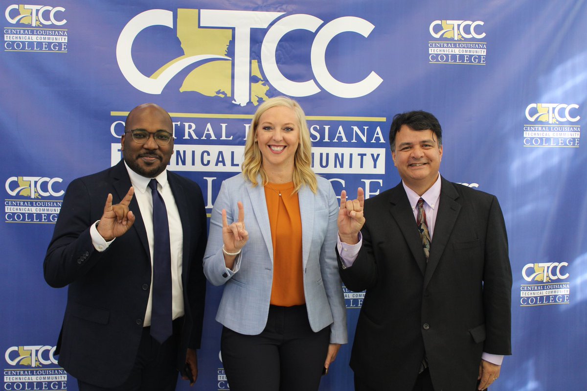 DrDamianGlover's tweet photo. And that’s a wrap for @laskillsusa! Special thanks to @Haleybelle1 for serving as our closing keynote, @jimmysawtelle for everything, the @goCLTCC team for their hospitality this week, and the amazing students that represent the 12 colleges of @golctcs. #skillsusa2022 https://t.co/242Gdh8H7e
