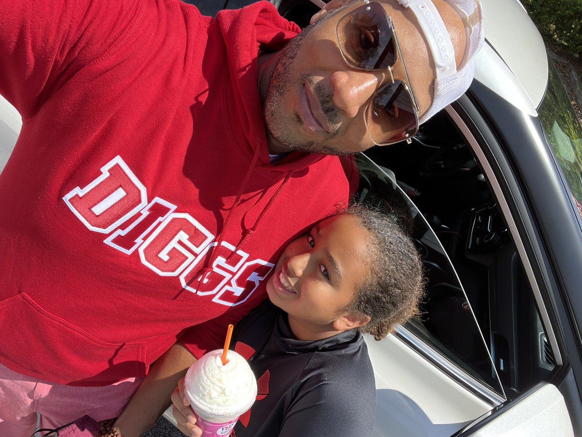 KenJos's tweet photo. Love being the dad that checks their kid out of school early to go do cool things in the streets #fuckschool #springingtheblues https://t.co/nV226sroDt