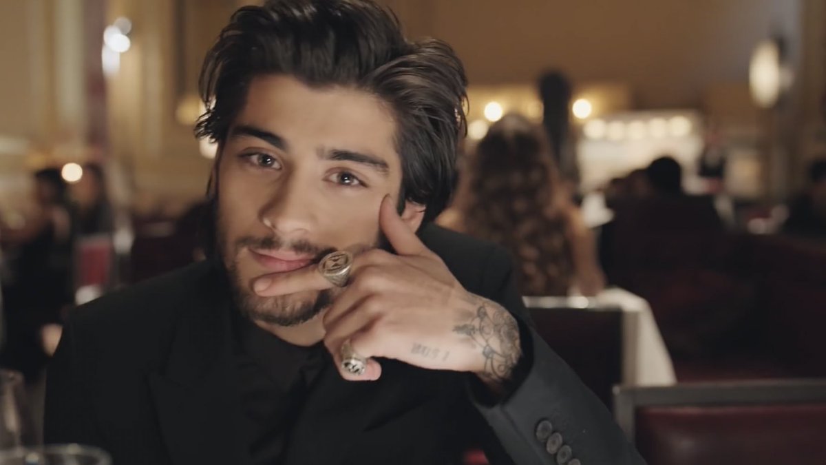 zaynforcomfort's tweet photo. this sequence of zayn malik <3 https://t.co/n9JITguEdy