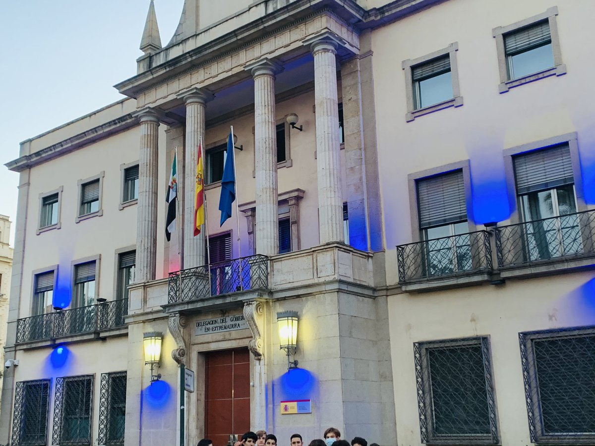 💙 La Delegación del Gobierno se viste de #azul por el Día de Concienciación del #Autismo