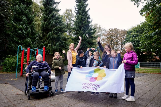 Honderden scholen kunnen gebruikmaken van het #ondersteuningsaanbod Gezonde School. Dat maakt werken aan een gezonde leefstijl een stukje makkelijker! Ook interesse? Vraag dan meteen het ondersteuningsaanbod aan via bit.ly/3uLBNlq!
#GezondeSchool #onderwijs