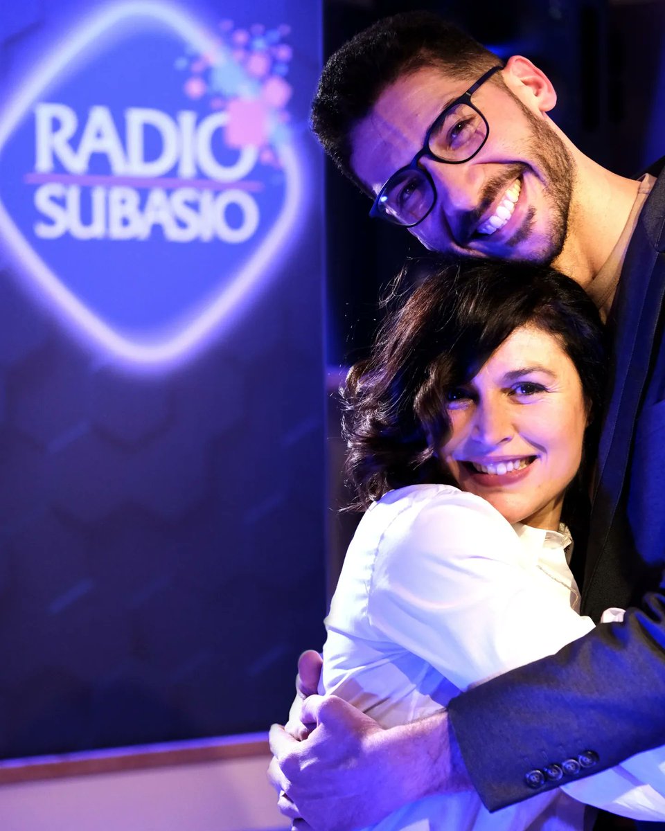 ManuelSaraca's tweet photo. Persona dolcissima e artista straordinaria, grazie a @giusyferreri per averci regalato una serata emozionante a @RadioSubasio! 💙Live e intervista > https://t.co/6HAr3O8AtW

#giusyferreri #radiosubasio #cuoresparso #musicadalvivo #lovemyjob https://t.co/u3uGk2iPhV