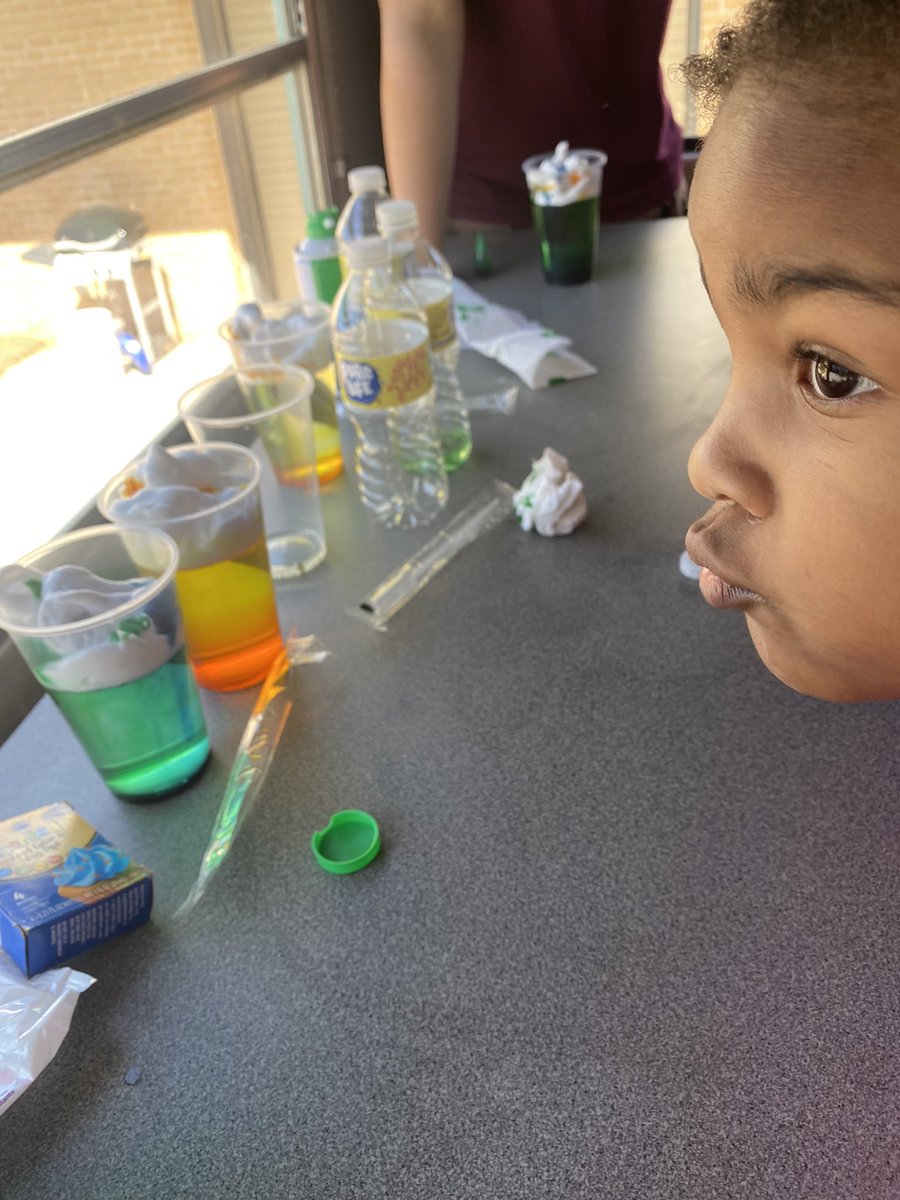 We had a mini rollout today with another Pre-k class! Our activities consisted of vinegar balloon lab, rain clouds, vex kits, and a circuit maze.