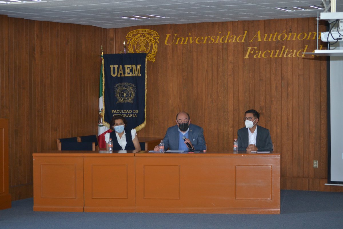 CoMapper's tweet photo. Finaliza la presentación del proyecto #Comapper en @UAEM_MX, agradecemos la presencia del Dr. Rodrigo Huitrón, director de la Facultad de Geografía, la participación de @mapeadora y agrdecimento especial a la maestra Sandra Hernandez por todo el apoyo @hotosm @mapeoabierto_la https://t.co/E7TdN0Mulg