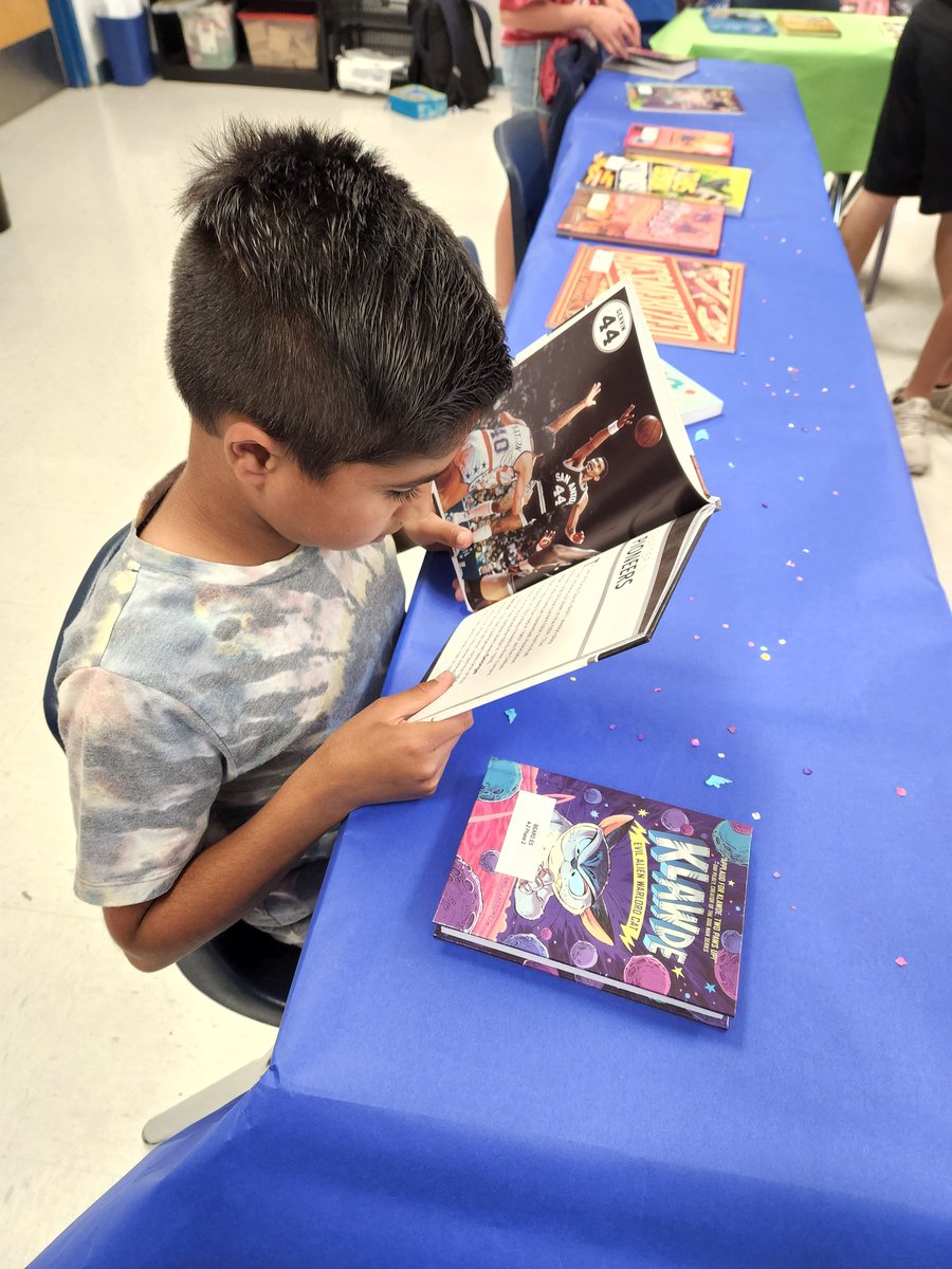 aggieallyson00's tweet photo. These 4th graders @NISDBeard kicked off Fiesta 2022 by enjoying a "book tasting" of our newest set of classroom library books! @nisdelemelar #northsidereads #follett https://t.co/XiKsKlyWzZ