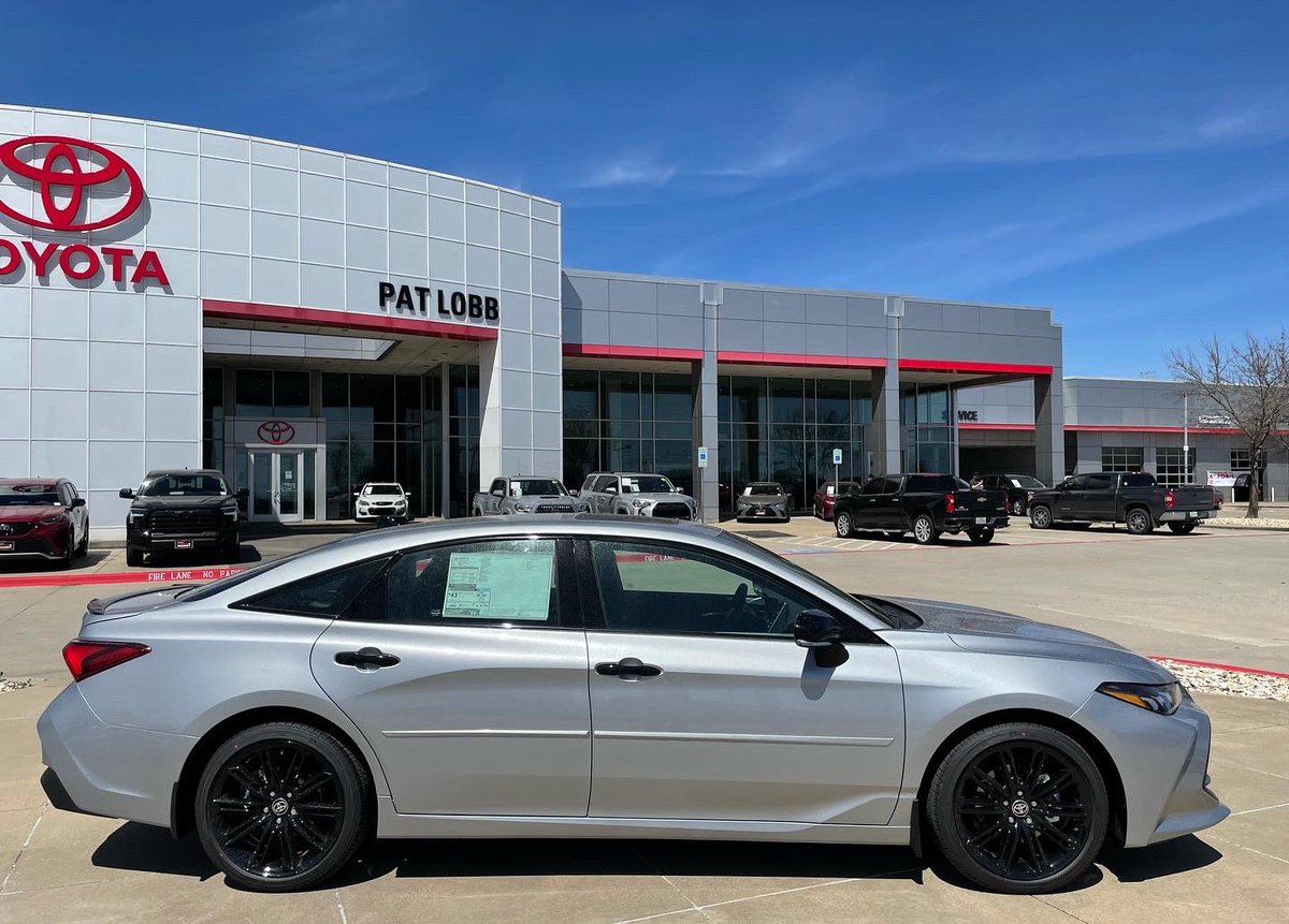 PatLobbToyota's tweet photo. 43/44 MPG! 2022 #toyota #avalonhybrid XSE #nightshade Edition in #celestialsilver in stock today! One of 259 cars, trucks and SUVs in stock https://t.co/O7Myj3Aou4 | Get a value on your current ride in seconds, start here https://t.co/uiA3jNqAdj https://t.co/0X38E6VC5s