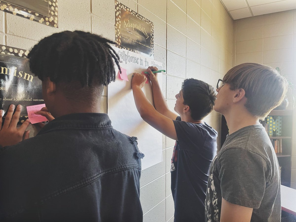Ss prepping for our argument writing unit with a thesis carousel. . .⭐️
Focus Q: Why is strength of reasoning vital to the success of an argument? #GoBigO #HereWeGrow #LOTOL #QualityQuestioning 
<a href="/Heath_M_Harmon/">Heath M. Harmon</a> <a href="/ocsjackets/">Oxford City Schools</a> <a href="/GoodwinKhristie/">KhristieGoodwin</a> <a href="/holley0104/">Holley Harmon</a>
