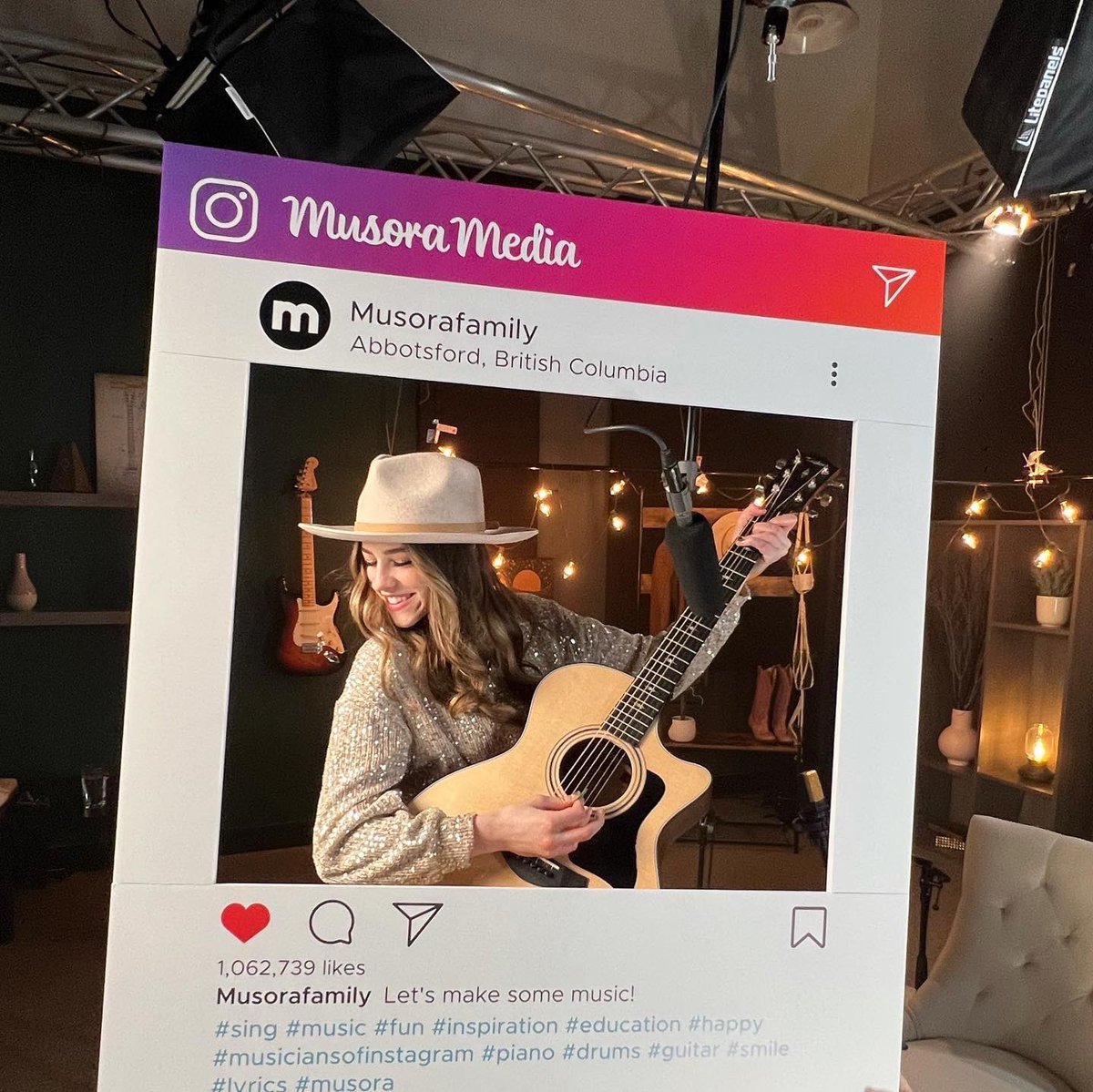 thatsmehaileyb's tweet photo. I had the best time on set this week with my friends from #Singeo!! We collaborated on very fun project that I can’t wait to share with you all very soon, coming exclusively to the Singeo platform! TY the whole #Musora team and crew for the wonderful experience & hospitality!🎶❤️ https://t.co/nCuAtX1aLI