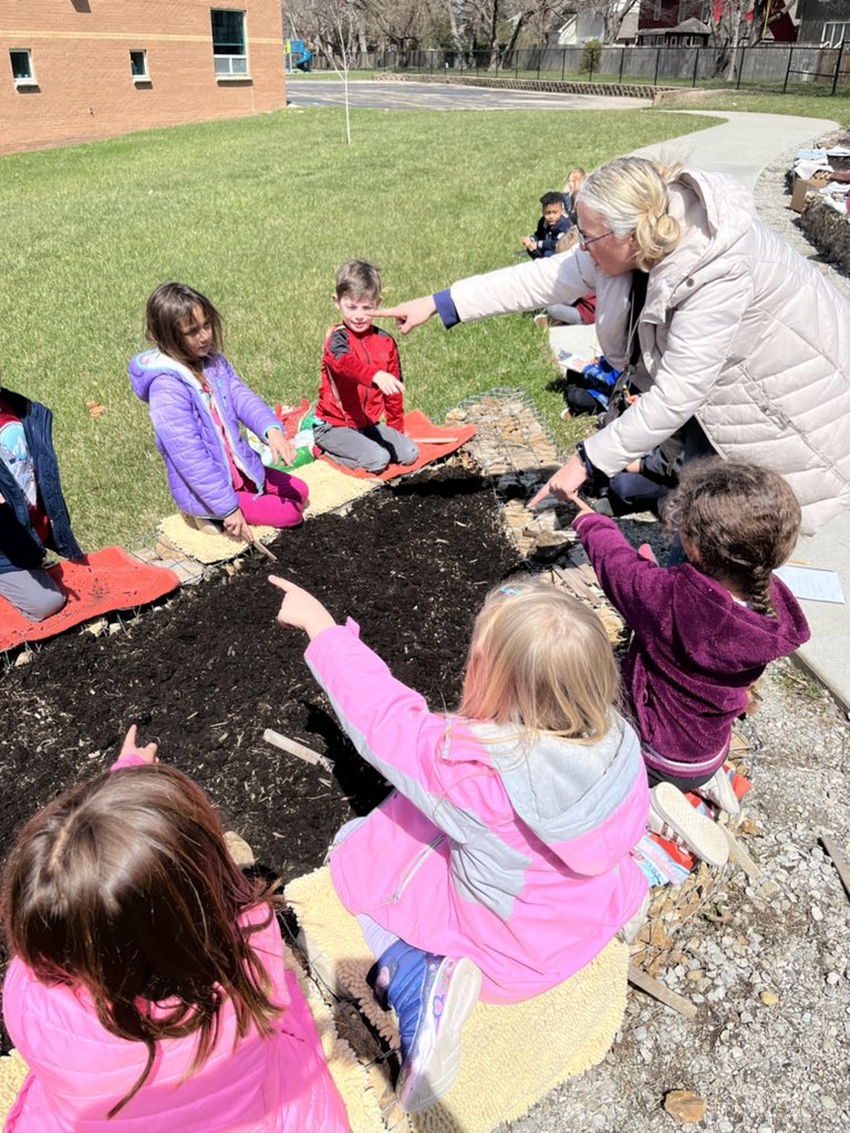 TOverton71's tweet photo. It’s garden time with 1st and 2nd grade! What a great day for some planting! I can’t wait to see our garden grow🥬🍅🧅@theSMSD @SMSD_ChrisLowe @KalisRyan @HollisandMiller @SunflowerPTALen https://t.co/fW7ObBnV7c