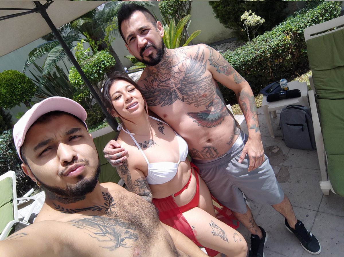 CoupleManson's tweet photo. Listos para la grabación 😏 con nuestro amigo @DickRich06  atentos TODO POR TELEGRAM 😏😏 https://t.co/yTXS9AtkKL