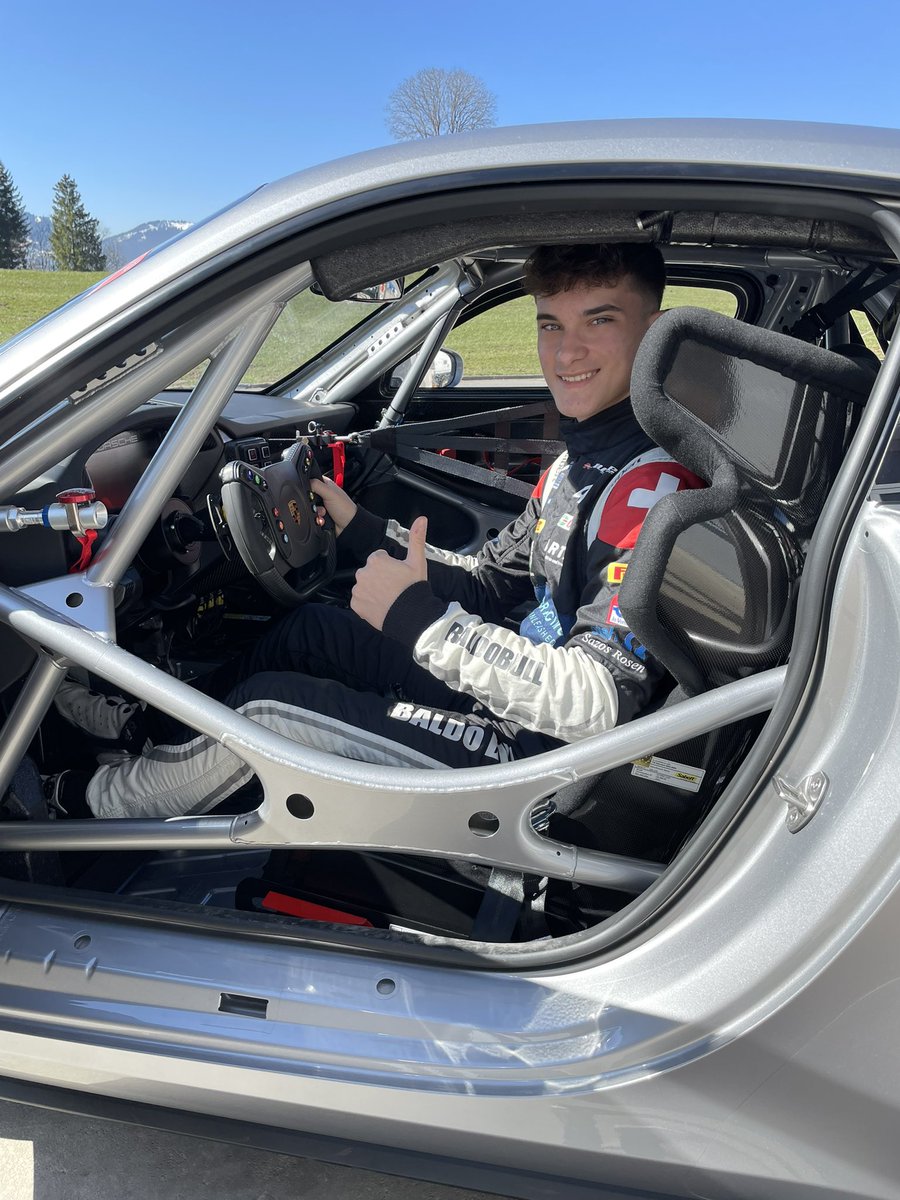 ferati_jasin's tweet photo. Neue Herausforderung für Ferati

Nach zwei Saisons im Formel-Sport wartet eine völlig neue Aufgabe auf Jasin Ferati: Der Winterthurer Rennfahrer wechselt vom Formel-3-Cockpit in den 510 PS starken Porsche 911 GT3 Cup https://t.co/LNPzWLIuQI