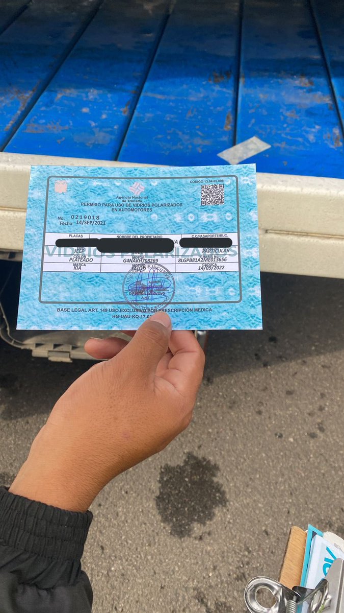 acastropiedra's tweet photo. 🛑Aquí dos muestras de los famosos permisos FALSOS para portar vidrios polarizados que algunos compran hasta por Tik tok... ¿cuántos carros asociados a ROBOS, SICARIATO, ASALTOS circulan así durante décadas?🗣 Este fraude se tiene que acabar, ATENTOS 👁 https://t.co/3frtlIFTMG