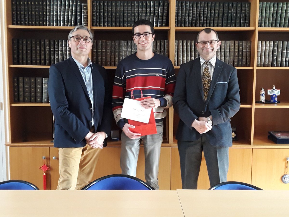 Félicitations à M. Joris TAGUET, étudiant en M1 Droit public des affaires, lauréat de la Faculté de droit de Poitiers, auquel a été remis le prix Tiraqueau (meilleure note en histoire du droit en L2 et L3) offert par le cabinet d'avocats Gallet et Gojosso que nous remercions.