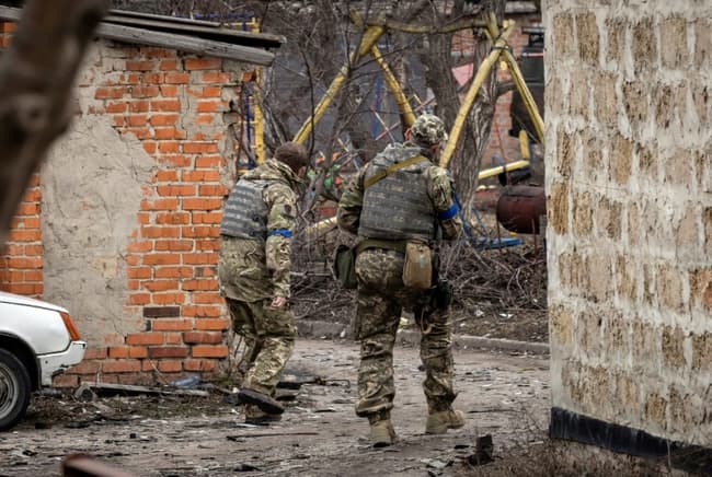 BFMTV's tweet photo. Échec de l'évacuation à Marioupol, frappe en Russie: où en est-on au 37e jour de guerre en Ukraine?
https://t.co/Q73zkYW3gw https://t.co/Gf2YW4mPox