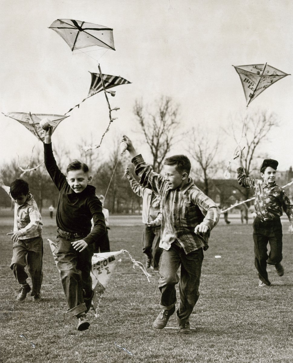 mohistlibrary's tweet photo. Move over, #AprilFoolsDay. We're flying high because it's the release day for the 1950 Census by @USNatArchives! You can search for ancestors and family members in the census or find your home’s address: https://t.co/ZVSoDDOKHk https://t.co/tstU4GP0Ej