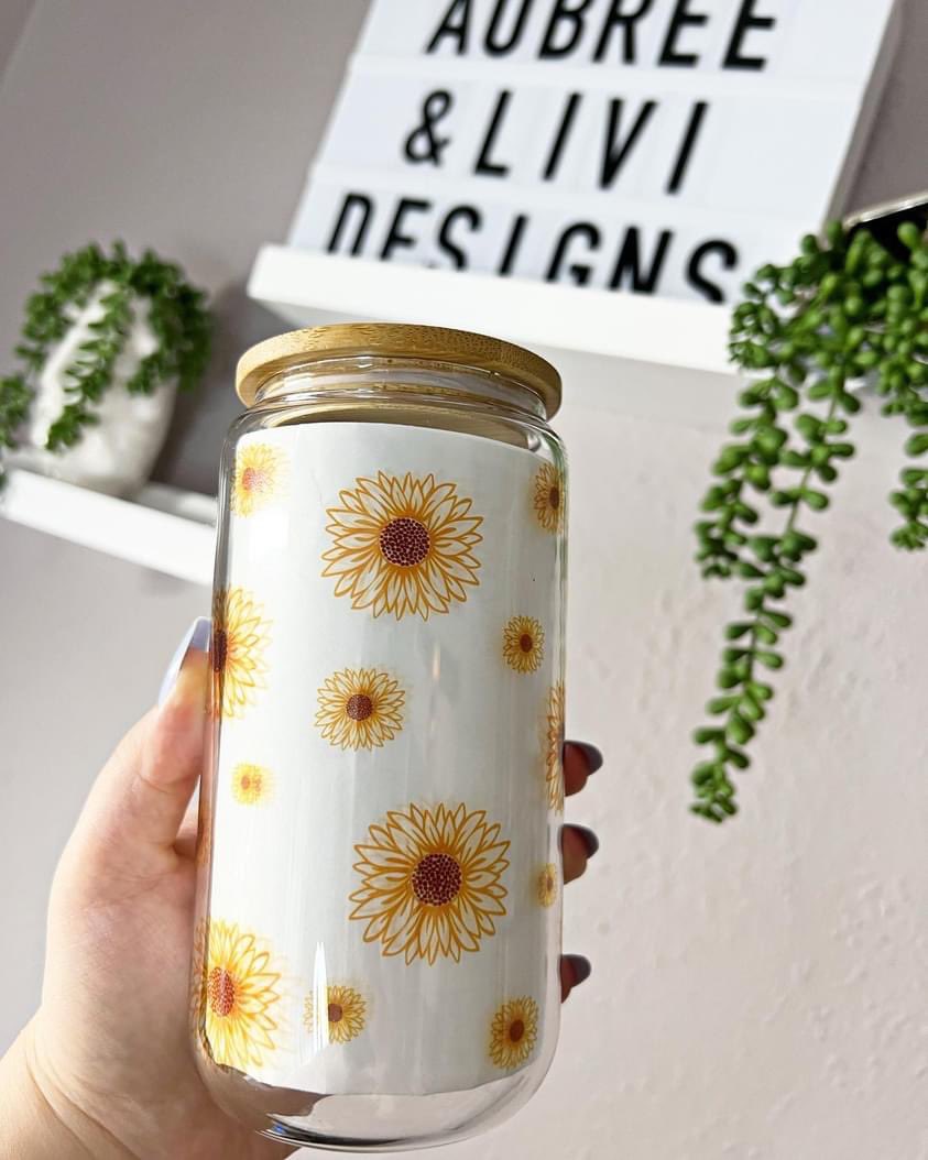 thtbrittanybish's tweet photo. 🌻✨SURPRISE✨🌻 

Personalized Sunflower Glass Cans!

Use code BERTSAVES to save 10% on your order! 😍😍

https://t.co/LU1Gh2g8Gx https://t.co/fIvGJRfwkI