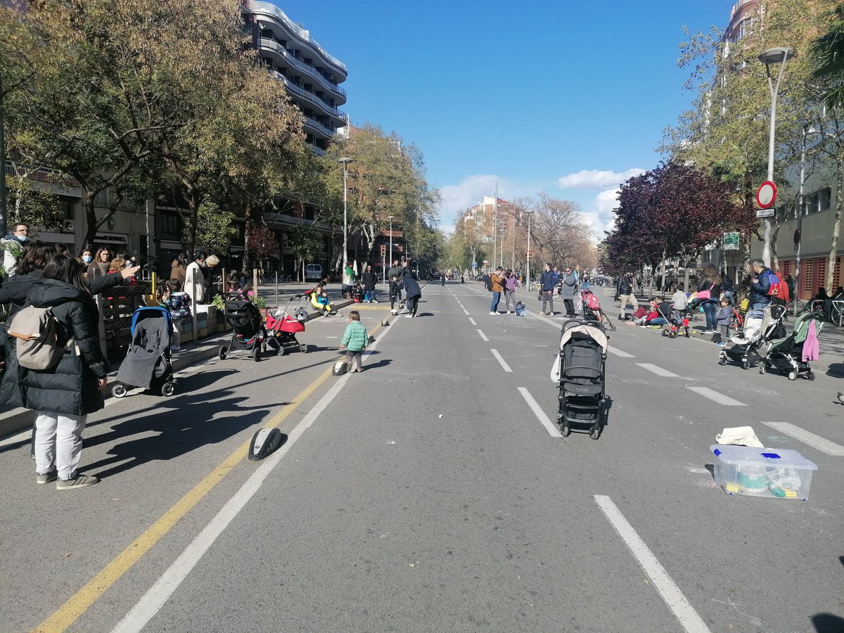 espacioapacheta's tweet photo. La @RevoltaEscolar a l' @espacioapacheta ha estat increïble 🌸 Els infants estaven entusiasmats plantant. Gràcies a totes les famílies de l' @escolallorers Per moltes més jornades així🌱 https://t.co/0GYqZJvcKW