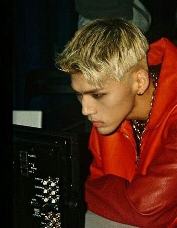 EBOYMATTHEW's tweet photo. BM-Broke me 💔
#BM #KARD #BROKENME https://t.co/bB5CUog41T
