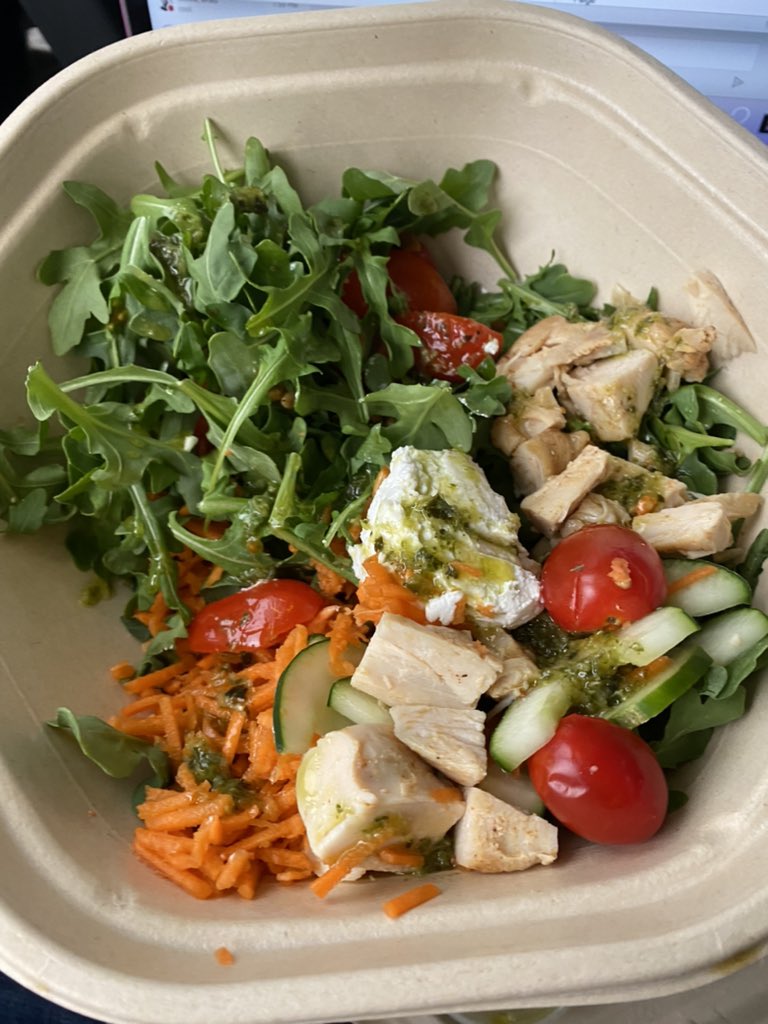 erinnlorrainnee's tweet photo. @sweetgreen Not sure why I paid $22 for a half full salad 🧐 https://t.co/fnYahyWLTI