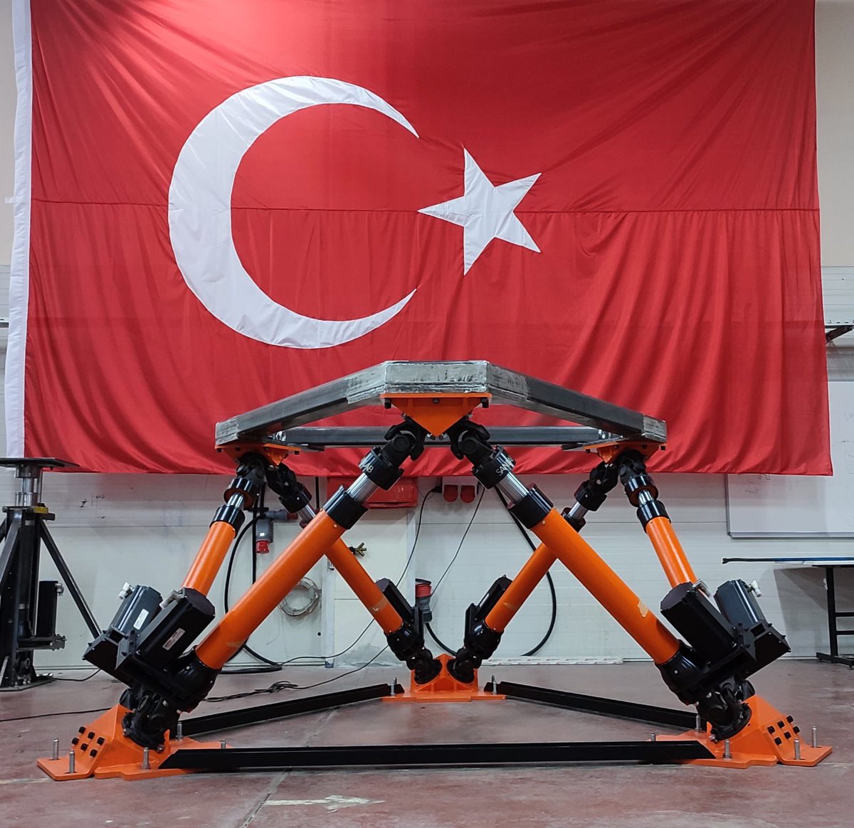 Ayağa kalkmak için, ayakta kalmak için nedenimiz var…
#madeintürkiye