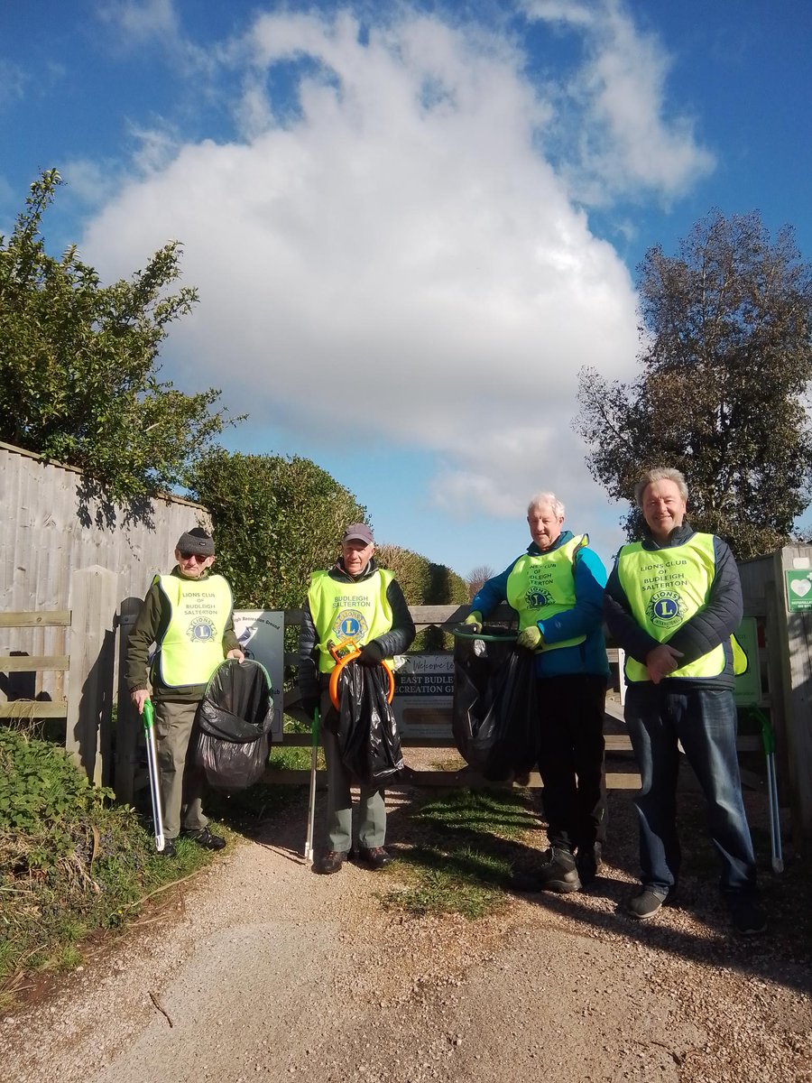 #Budleigh #Lions were out #litterpicking in the village of #EastBudleigh this week #Devon #litter #environment #WeServe <a href="/sentfromdevon/">#sentfromdevon</a> <a href="/Devon_Hour/">#DevonHour</a> <a href="/EastDevonNews/">East Devon News.co.uk</a> <a href="/TeaTittleTattle/">Tea & Tittle Tattle</a>