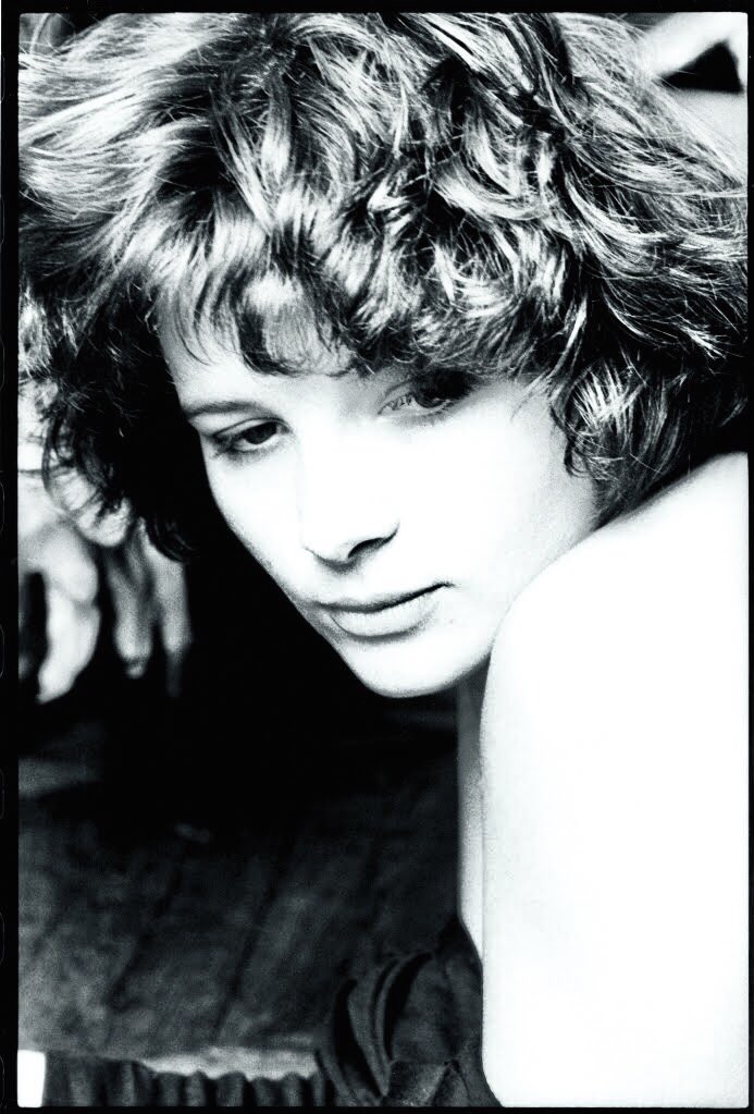binochedaily's tweet photo. Juliette Binoche (C. 1986)

📸: Carole Bellaïche https://t.co/96pTRSCGjs
