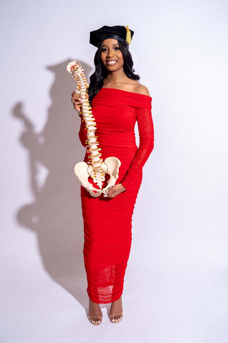 Monetkatia's tweet photo. From practicing in student clinic to now working in a office as a DOCTOR OF CHIROPRACTIC👩🏽‍⚕️. I am excited to start this new journey in serving those around me in the best way I can through holistic chiropractic care👐🏽 https://t.co/20Zdzv1uhC