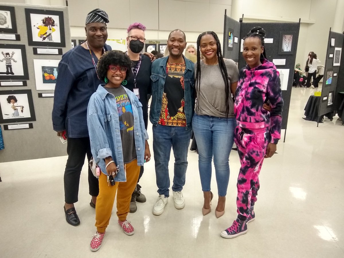 Ensmann_MJHSART's tweet photo. They did it! 19 IB Y2/AP students' Art Exhibition was last night!  I couldn't be prouder! And I couldn't have done it without my support! @NBAF @artzybella @APSMHJHSJaguars @MHJHSFAPA @sara_womack @erickson_sarah_ #apsarts https://t.co/mkjIloDN1p
