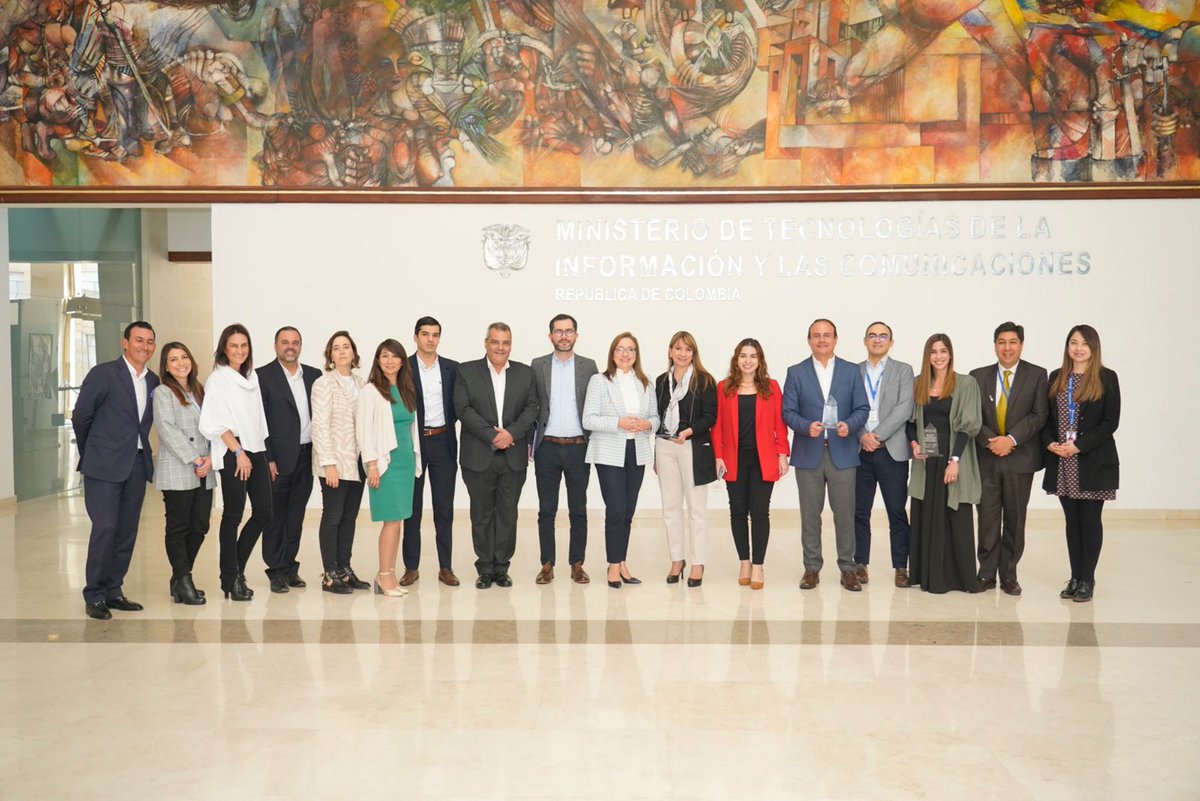 #EsConHechos y en equipo con nuestros aliados <a href="/MSFTColombia/">kop sak</a>, @IBMLatAm, <a href="/CiscoLatam/">Cisco Latinoamérica</a>, <a href="/AWSLatam/">AWS LATAM</a> y <a href="/OracleAcademy/">Oracle Academy</a> que seguiremos trabajando para reactivar la economía del país y contribuir a cerrar la brecha de talento en el sector TI.