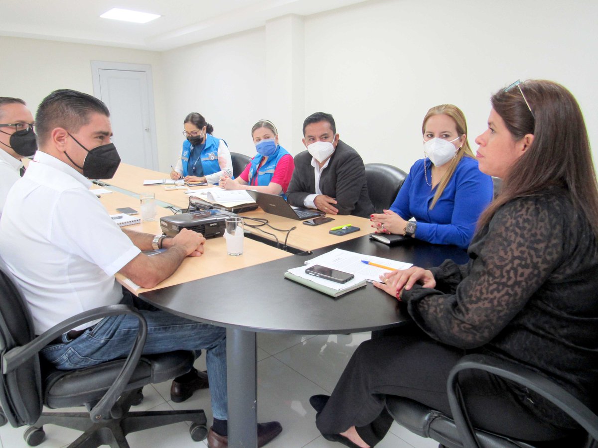 APortuariaManta's tweet photo. Desarrollamos reunión de trabajo con la Directora de Puertos, @s_asanza y @TPM_EC. Verificamos el cumplimiento de los procedimientos de autorización para entrada y uso de puerto a embarcaciones pesqueras internacionales, establecidos en el Acuerdo Interinstitucional No. 2021-003. https://t.co/UT8RA5lGrI