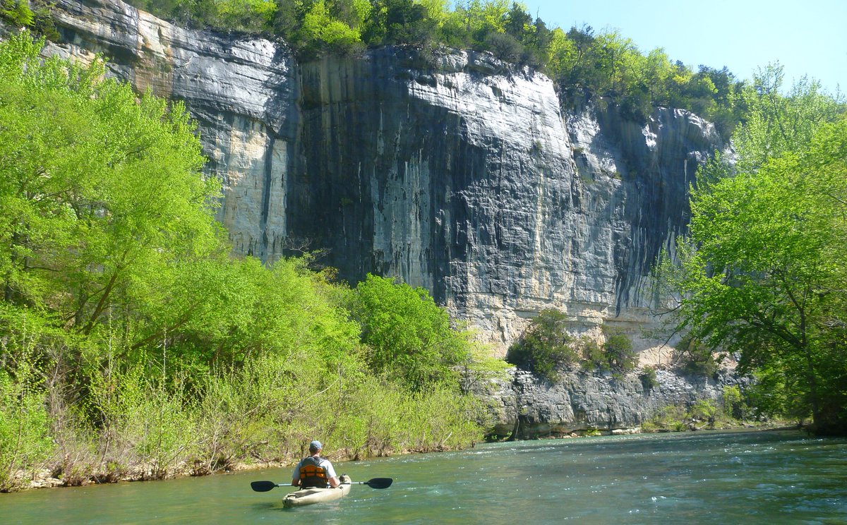 lingometro's tweet photo. The 135 miles of the Buffalo River in #Arkansas are undamned, making it one of the few undamned rivers in the Continental US.  This gives you plenty of time to relax as you take in the bucolic scenery that you pass by. 
#LingoMetro #FunWithEnglish #NationalParksUSA https://t.co/GToqlQ6Rnd