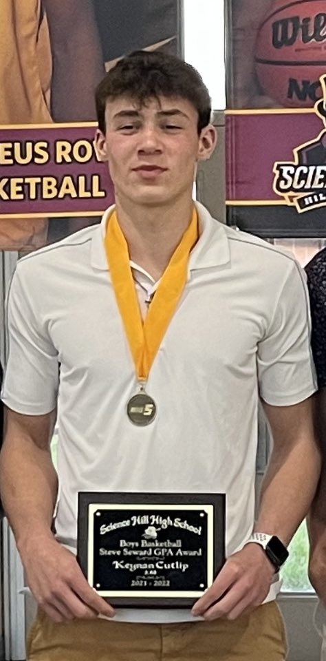 SHBoysBball's tweet photo. Keynan Cutlip wins the Steve Seward Varsity Basketball Memorial award at our annual sports banquet.  This award goes to the varsity player with the highest gpa.  He is the 20th player to earn the award.  Keynan had a 3.68 unweighted gpa.  Outstanding job! https://t.co/1UKIvDi5x3